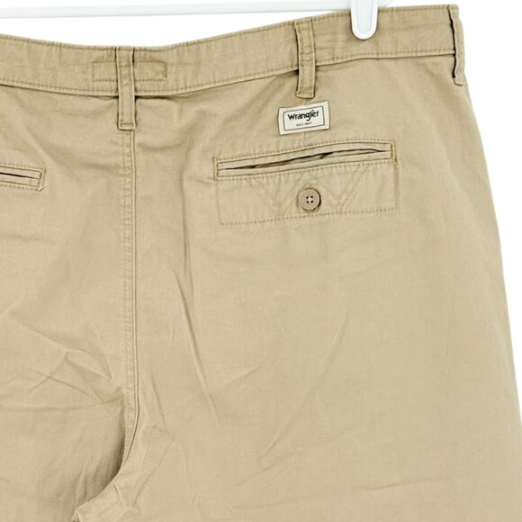 Wrangler Men's Five Star Premium Stretch Regular Fit Tan Shorts Size 40x7 NWT - Picture 4 of 11